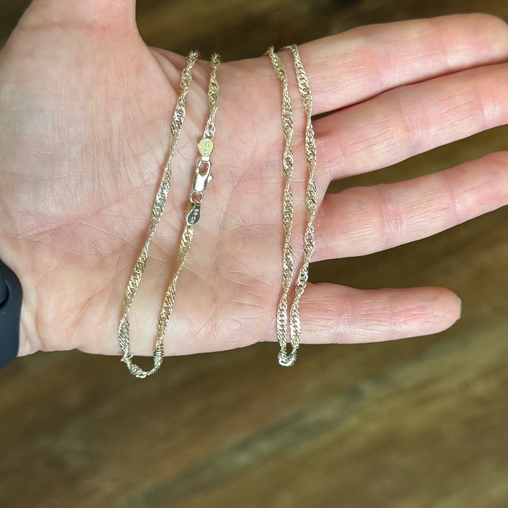 Elegant Silver Twisted Chain Necklace